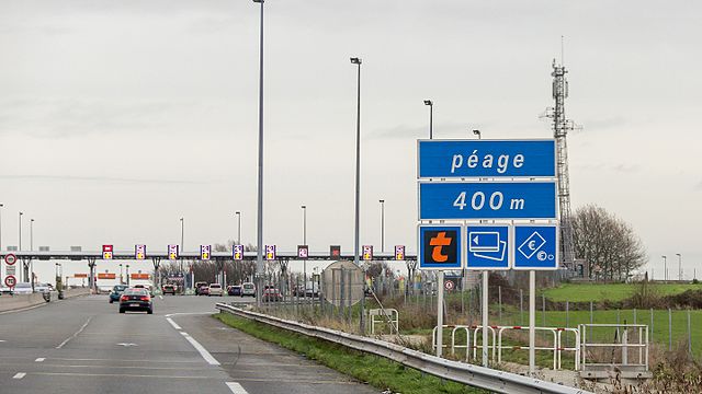Autoroute_A2_-_Barrière_de_péage_de_Hordain-5699